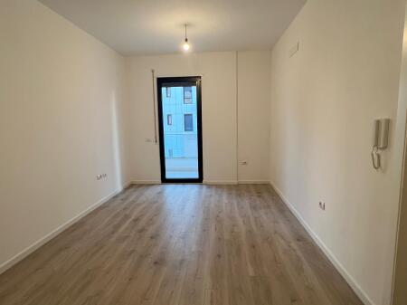 Shitet Apartament 1+1 tek Kompleksi Erli, Porcelan