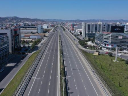 JEPET ME QERA KAPANON BUZE AUTOSTRADES TIRANE-DURRES