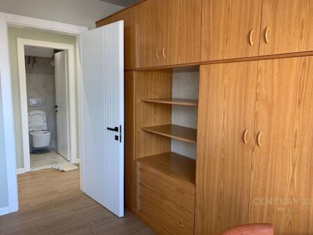 Apartament 2+1 për Qira përballë Maternitetit të Ri – Pozicion i Shkëlqyer në Tiranë!