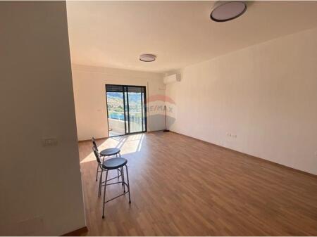 APARTAMENT 2+1+2 ME QIRA NE ASTIR!