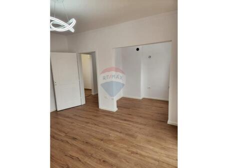 Shitet Apartament 1+1 në Porcelan !