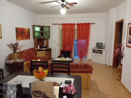 Vlore, rent 2+1 apartment +Balcony Floor 1, 84 m 400 € (Albano and Romina Area, Pavarsia Neighborhood)