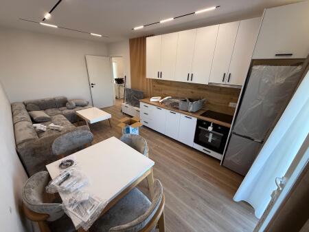 Shitet Apartament 2+1+verande Kinostudio