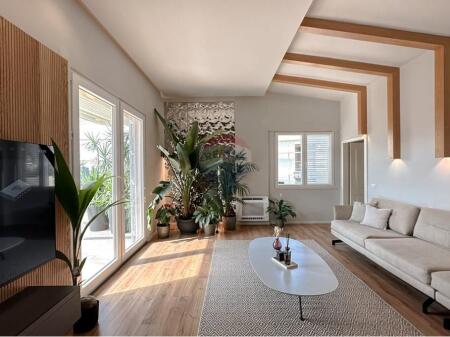 Luxury Penthouse for Sale at Dry Lake!