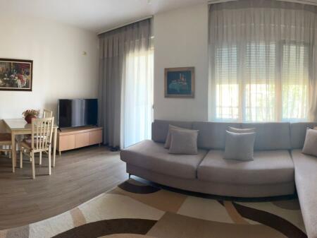 Jepet apartament me qera 2+1 ne Myslym Shyr