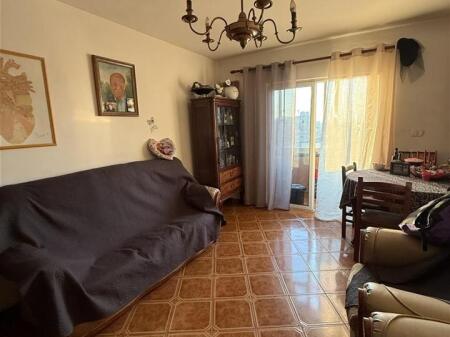Apartament për qera - rruga Ferit Xhajko
