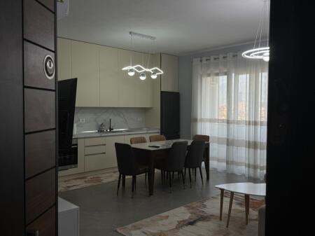 APARTAMENT ME QERA 2+1+ POST PARKIMI FUSHA AVIACIONIT 800 EURO