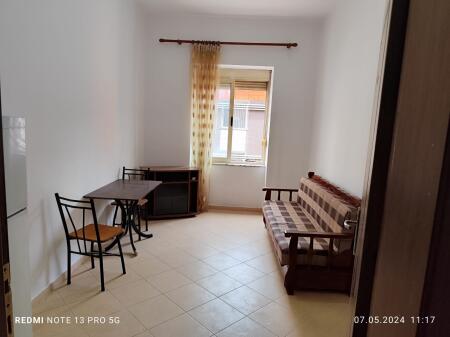 Apartament 2+1 me qira ne Qender, te Shallvaret