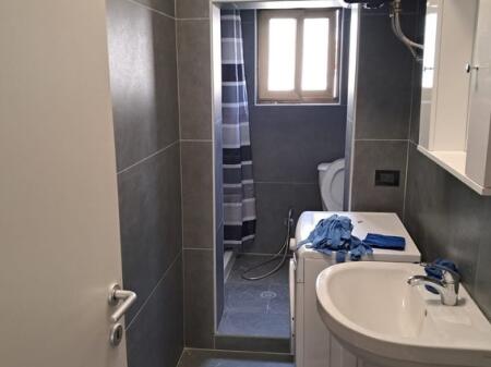 Jepet me qira apartament 2+1 prane ish Stacionit fundit te Tiranes Re