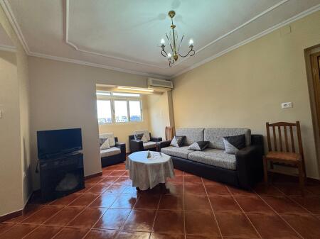 Shitet apartament 1+1 ne Qender te Pazari i Ri.