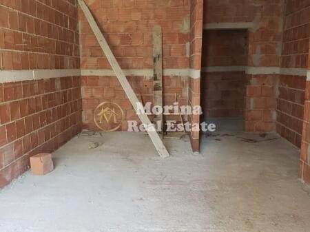Shitet Apartament 2+ 1, te Fusha e Aviacionit, te Meis Residence, Cmimi 153510 Euro.
