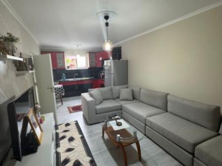 Tregu Elektrik, jepet me qera apartament 2+1!