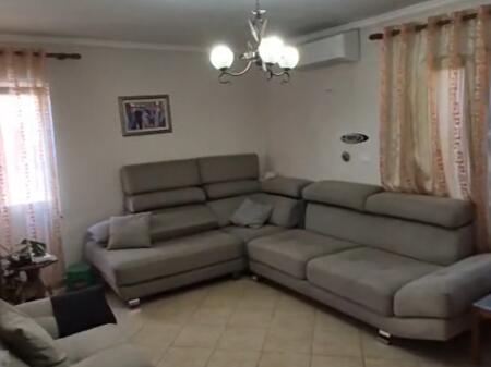 Jepet me qera apartament 2+1 te Medreseja