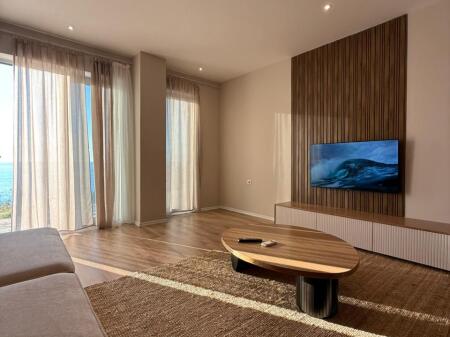 Very large apartment with sea view