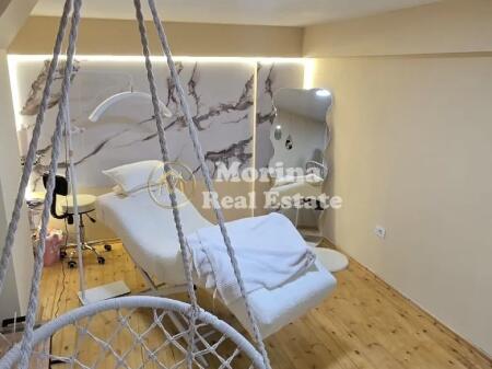 Vendesi commerciale in vendita, a Ali Demi, Via Alajdin Frasheri,  80000 Euro.
