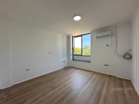 🏢 Office for Rent in the Center – Opposite the Parliament!