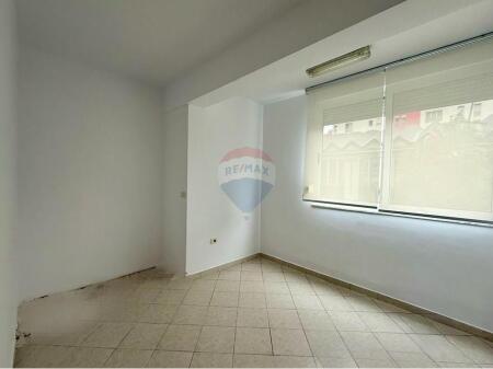 APARTAMENT PER QERA ME 4 AMBJ..PUNE BLLOK !