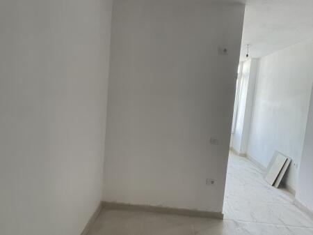 🏡 Super Apartment for Sale in Durrës – Industrial Market 🏙️