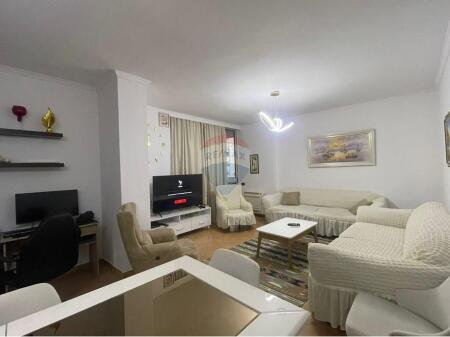 Apartment 2+1 for sale at Komuna Parisit !
