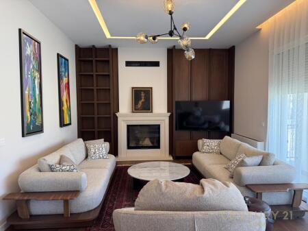 Modern 3-storey villa for rent in Collina Verde
