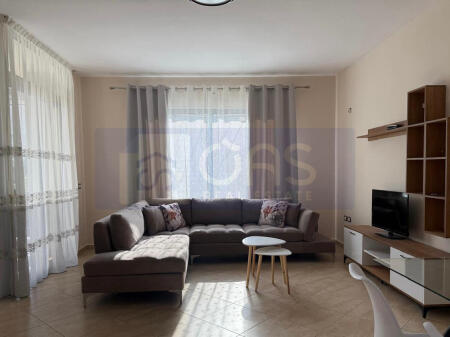 Jepet apartament me qera 1+1 tek "Rruga e Elbasanit". 450 euro