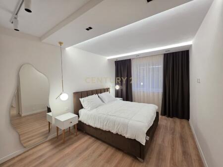 🏡 Apartament Luksoz me Qira – Pas Hotel Tiranës, pranë Bulevardit Kryesor