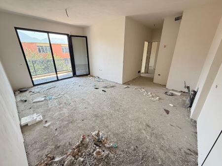 📣 Vendesi in vendita 2+1+2 📍 Via 5 Maggio, Tirana – zona molto richiesta💶 Prezzo: 150.000 €
