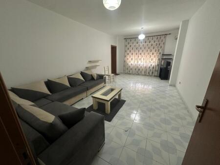 Jepet me qera apartament 2+1+2, pranë Ministrisë së Jashtme, një nga zonat më të kërkuara dhe me akses të shpejtë në qendër të qytetit.