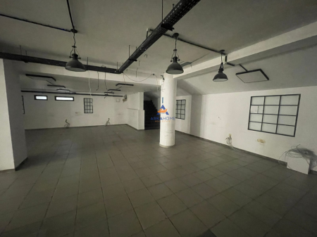 LOCALE COMMERCIALE IN AFFITTO 700M2 "PRESSO IL MUNICIPIO DI PARIGI" 5000 EURO