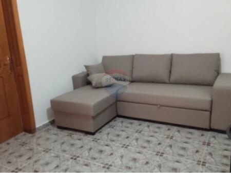 Jepet apartament 1+1 me qira tek Rr Komuna Parisit !