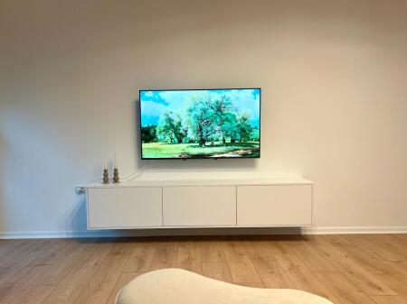 Jepet me qera apartament 2+1 i mir areduar kati 4 banim te shkolla 4 deshmoret