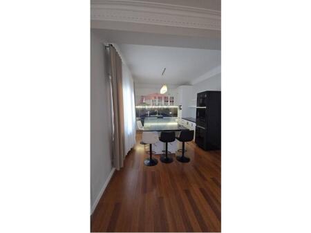 Apartament 2+1, Selite