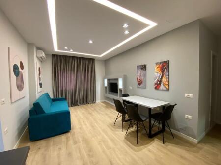 Jepet me qera apartament 2+1 te 21 Dhjetori
