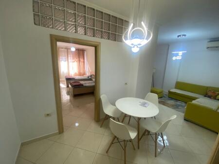Qera, Apartament 2+1, Bulevardi Zogu 1, Tirane.
