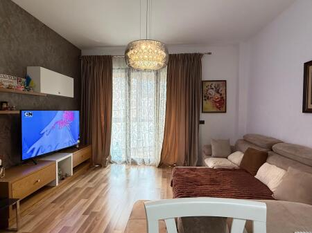 Apartament 2+1 per qera tek Rruga e Kosovarve!