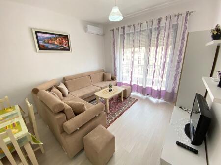 For rent 3+1 apartment Kinostudio near Kastrati gas station 5th floor Building in rri Area 100 m2 Price 650 € with parking