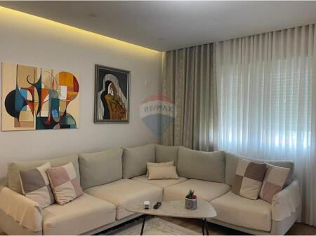 Shitet Apartament 2+1+2 tek Kodra Priftit
