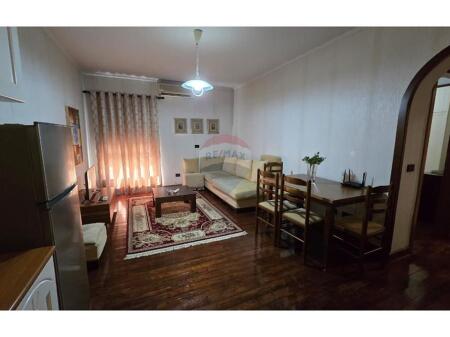 Apartment 1+1, Commune of Paris !