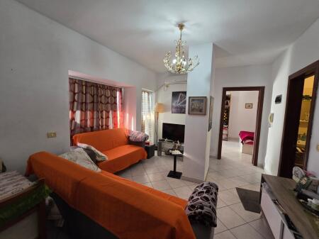 Apartament 1+1 me verande ne Laprake