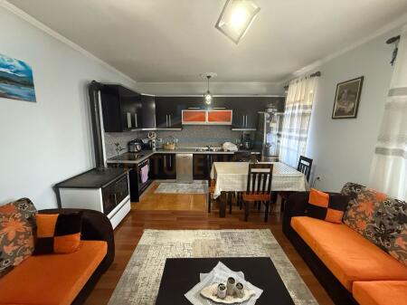 In vendita, villa su 2 piani, Quartiere 1, Pogradec
