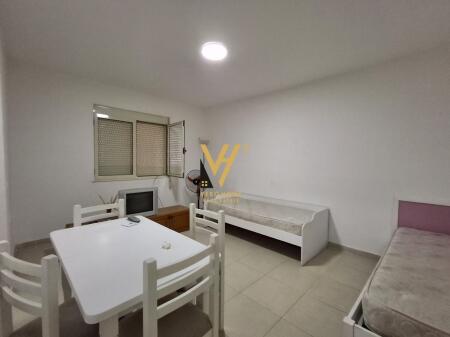 JEPET APARTAMENT 1+1 ME QERA NE LAPRAKE 400 EURO