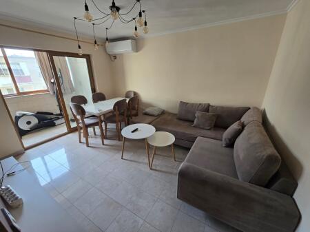 Jepet me Qira Apartament 1+1 pranë ish-Stacionit të Trenit – 600 € / Muaj