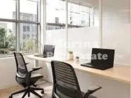 Affitto, Locale Commerciale / negozio, a Komuna e Parisit, Via Medar Shtylla, 400 euro/mese.