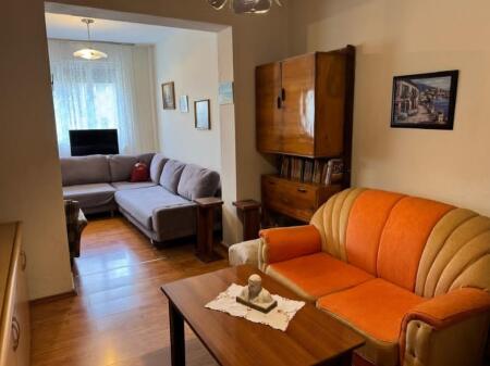 APARTAMENT ME QIRA 2+1+ANEKS -RRUGA "FADIL RADA" (PAZARI I RI)