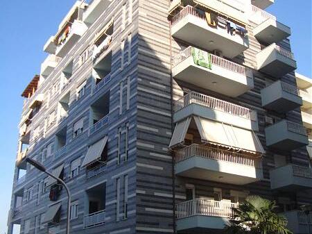 Shitet apartament 2+1 ne Xhamllik te Rezidenca "Colombo 2".