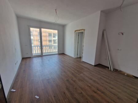 Paskuqan, Jepet me qira apartament 2+1+2 + Post Parkim! 600 € /Muaj