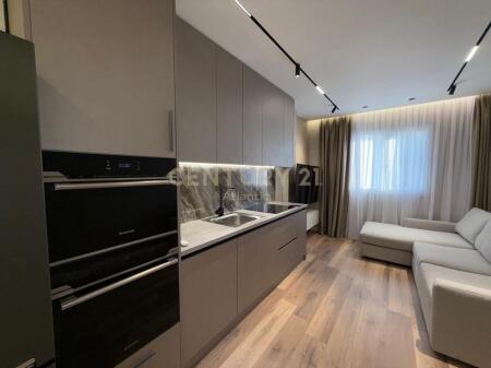 Apartament 2+1 Me Qira në Plazh, Stacioni i pare -Durrës!