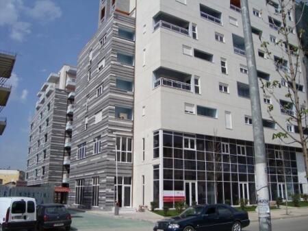 Shitet apartament 1+1 ne Xhamllik te Rezidenca "Colombo 2"