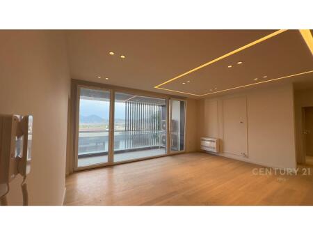 NË SHITJE – APARTAMENT LUKSOZ 3+1+2 PRANË PALLATIT TË BRIGADAVE