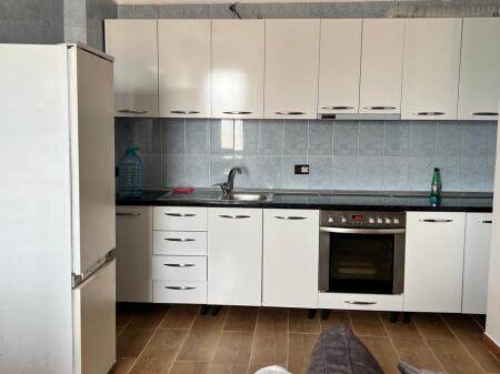 Jepet  me qera apartament  2+1 Rruga e Kavajes